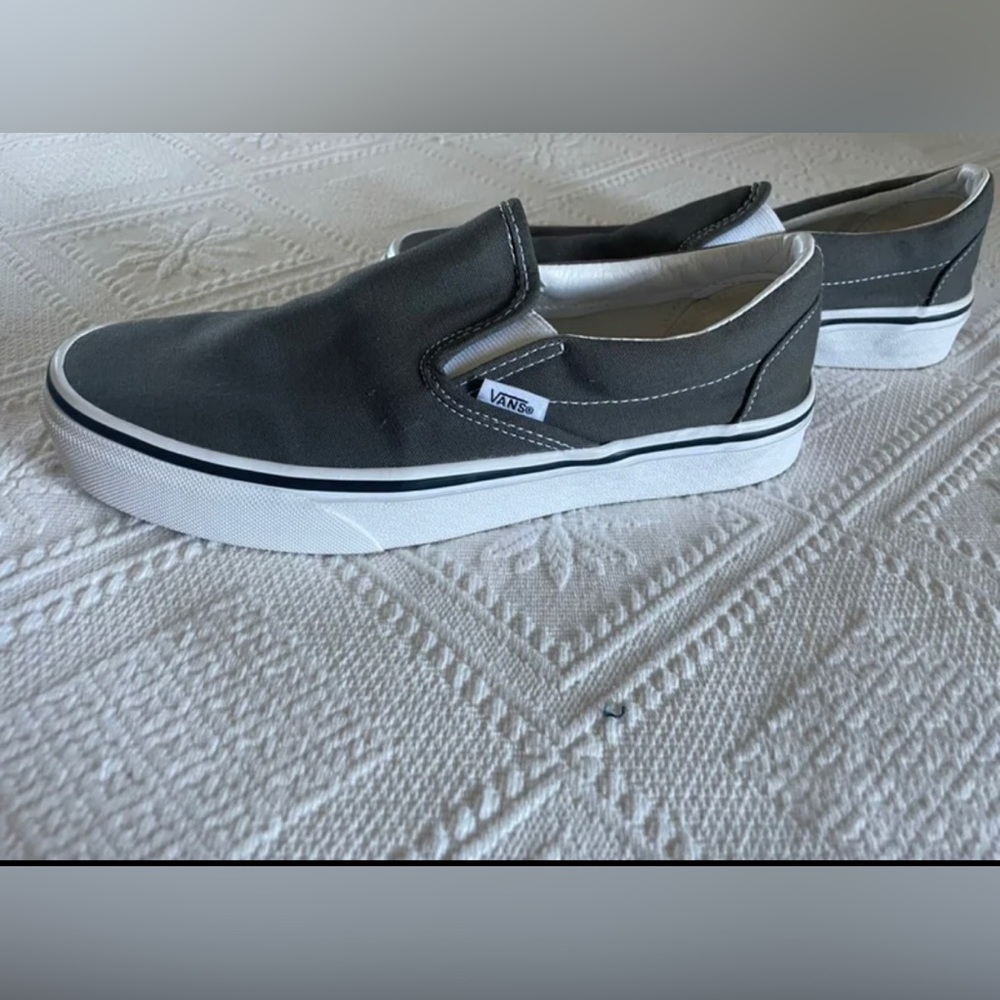 Vans - Picture 2 of 5